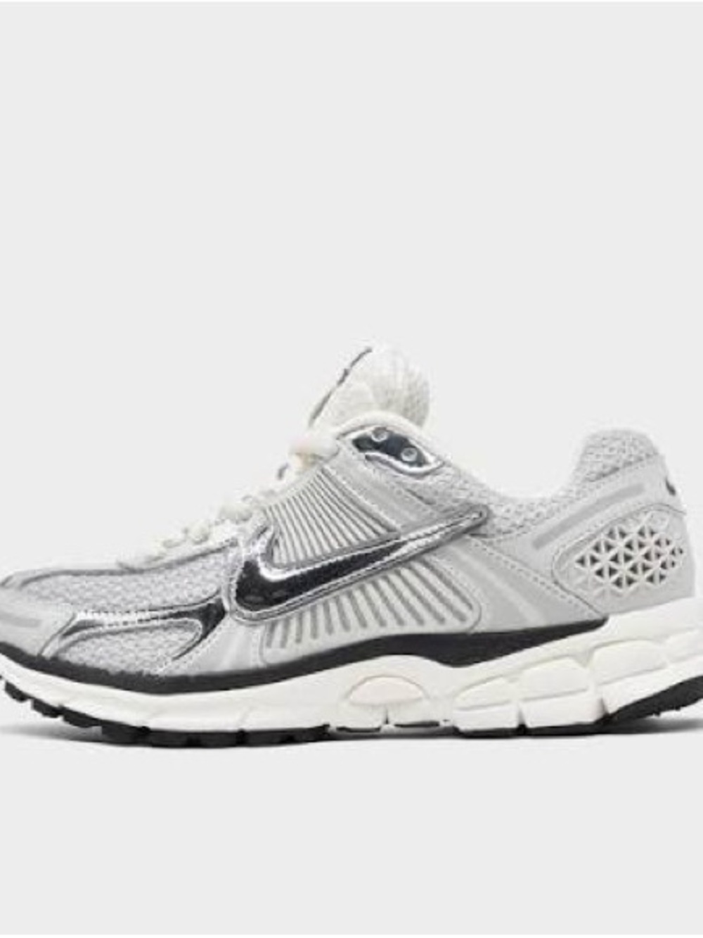 Nike Women’s Vomero 5 Silver sz 8